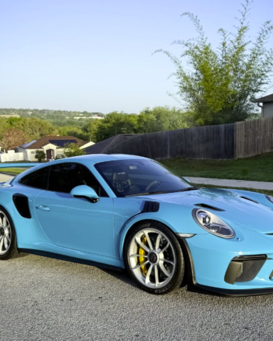 Blue Porsche 911 GT3 RS photographed by Kay Wrapz
